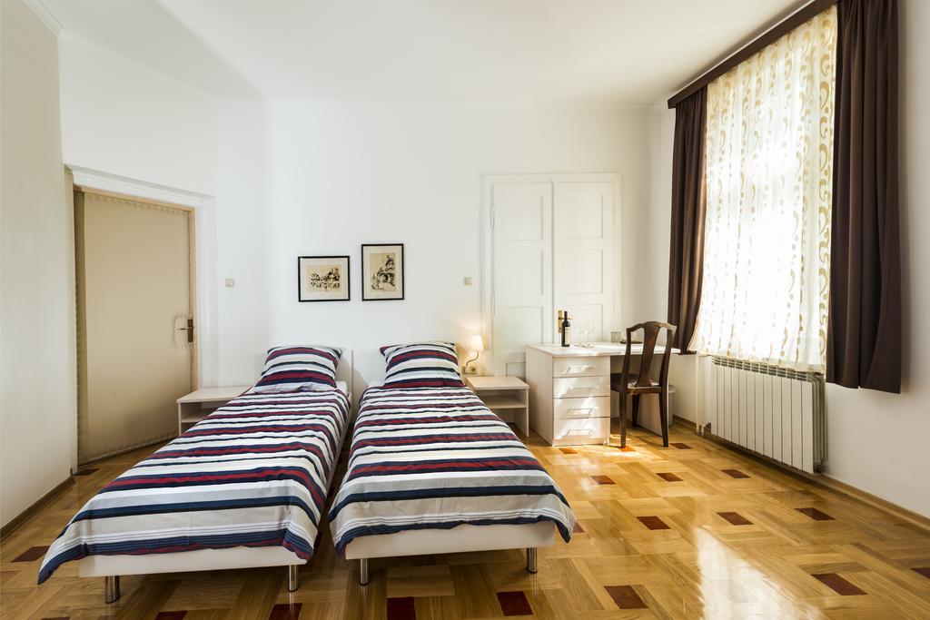 Vila Regina Rooms 카를로바츠 외부 사진