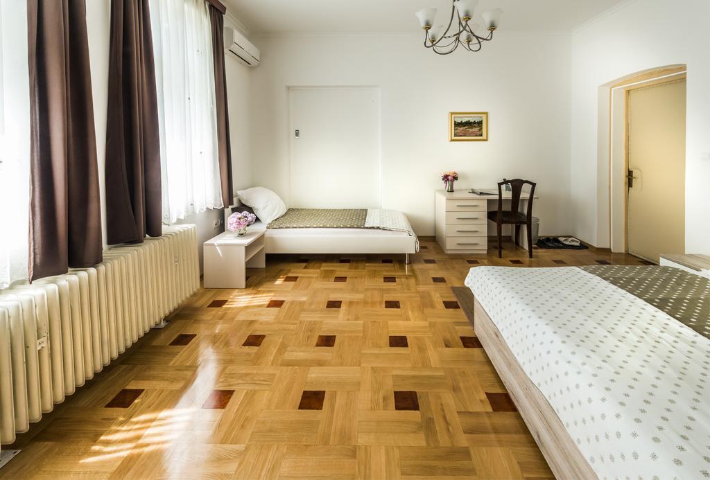 Vila Regina Rooms 카를로바츠 외부 사진
