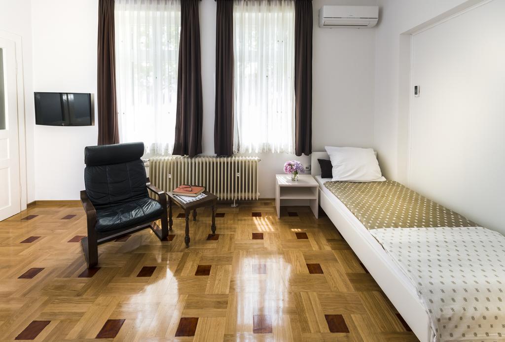 Vila Regina Rooms 카를로바츠 외부 사진