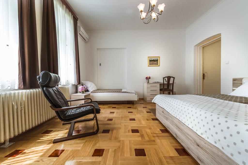 Vila Regina Rooms 카를로바츠 외부 사진
