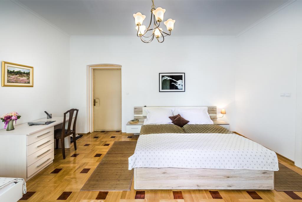 Vila Regina Rooms 카를로바츠 외부 사진